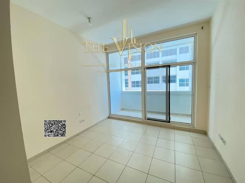 2bhk Open kitchen for sale with partial city view, photo 3